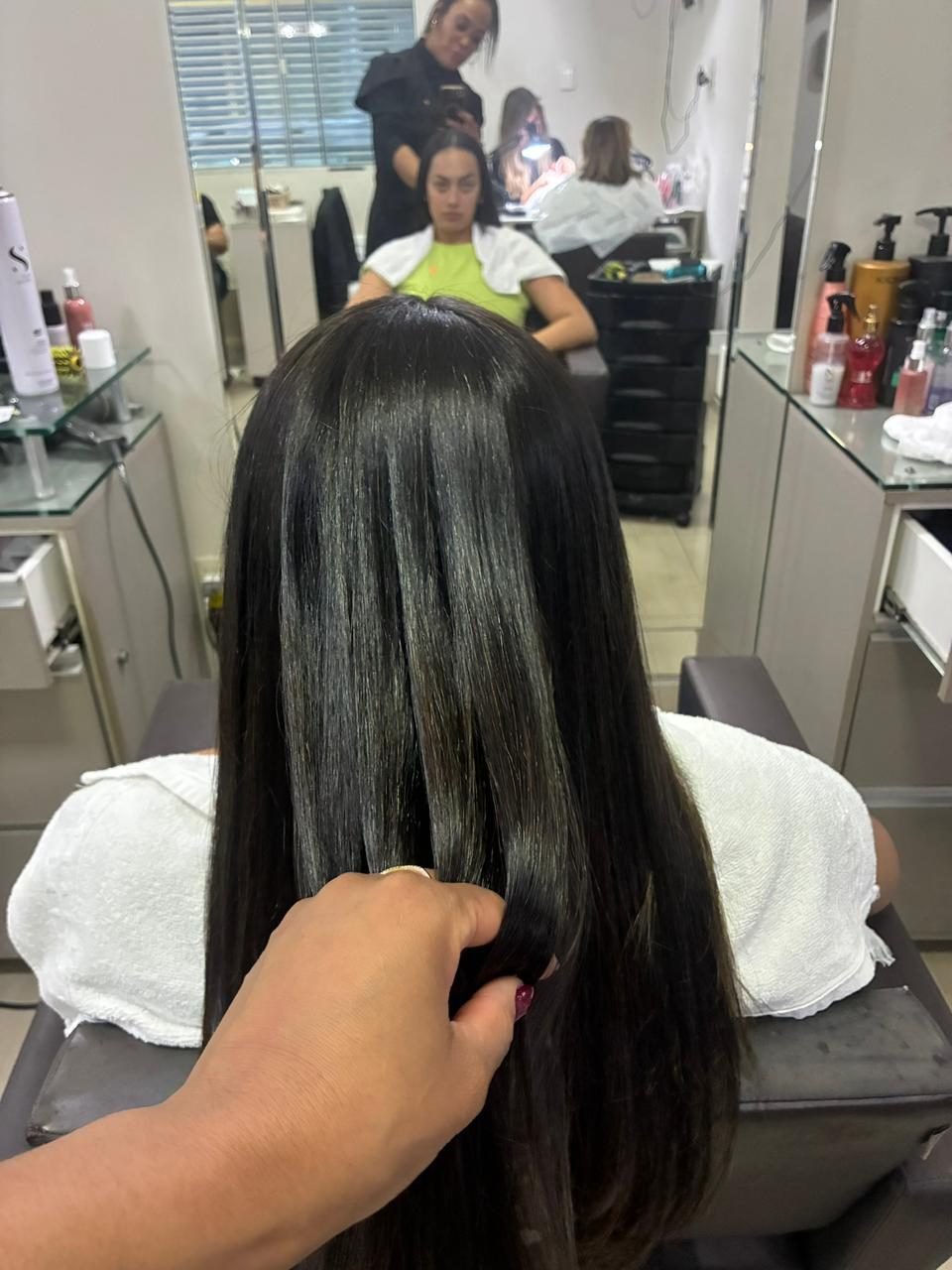 Cabelo escuro alisado